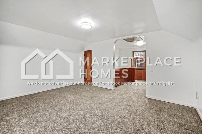 Building Photo - 15866 Mansfield St