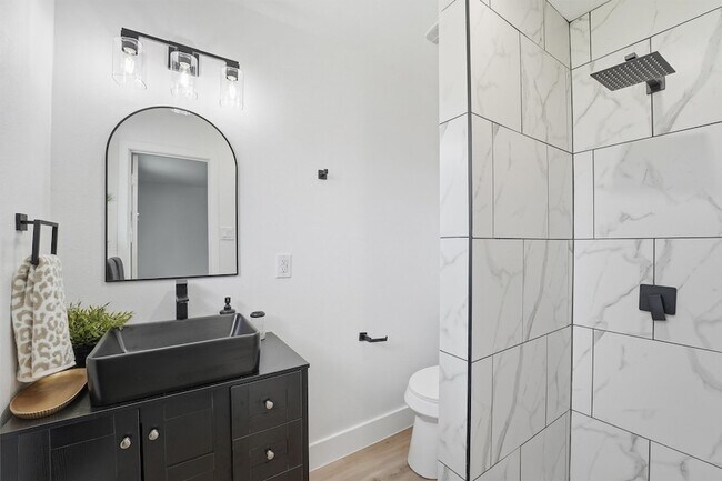 Building Photo - 3714 Brookmeade Dr