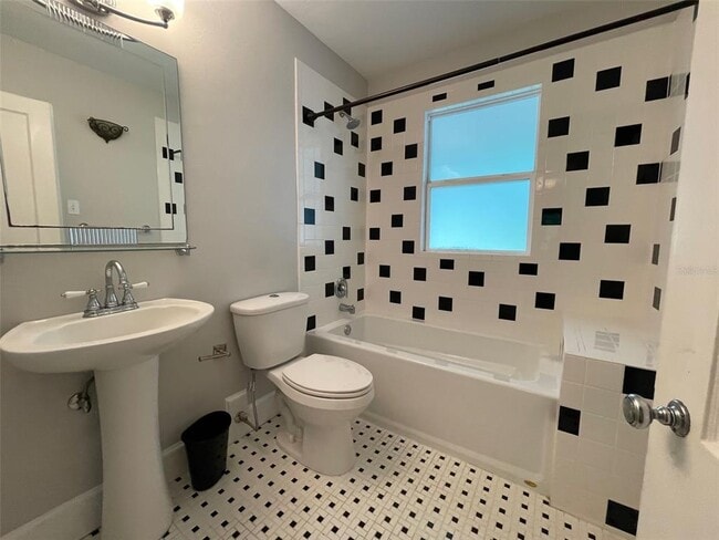 Building Photo - 1403 NW 9th Ave