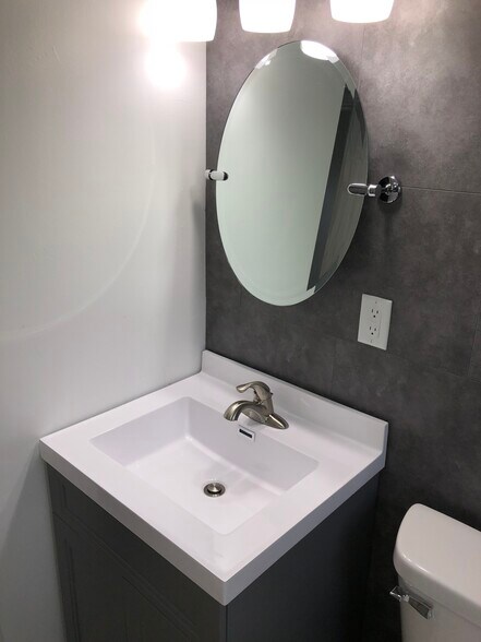 Bathroom - 18768 Roscommon St