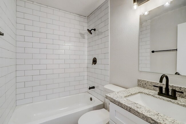 Building Photo - 15910 Plover Ct