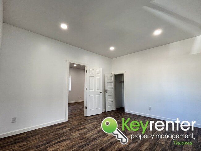Building Photo - Updated 3-Bedroom Home for Rent in Central...
