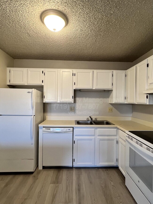 Building Photo - 4427 Hunting Meadows Cir