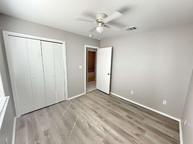 Building Photo - 3 Bedroom, 2 Bath Duplex with Yard Care Pr...
