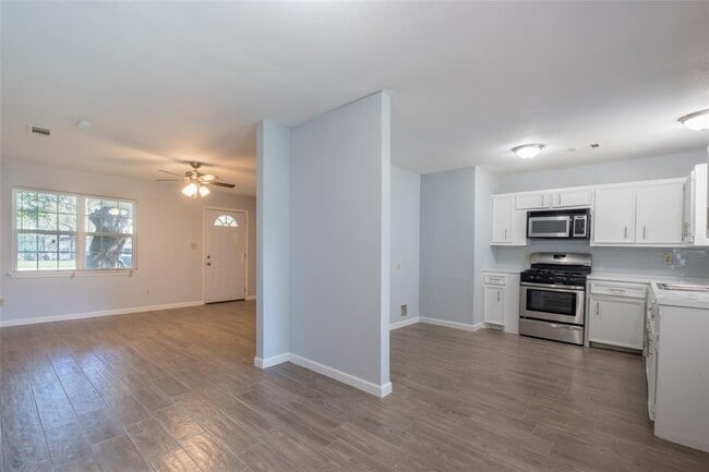 Building Photo - 606 West St