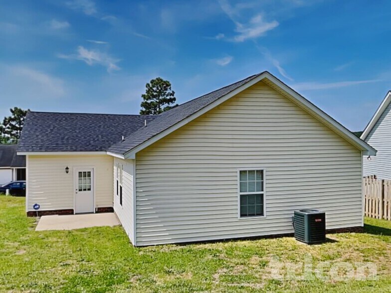 Building Photo - 208 Double Eagle Cir