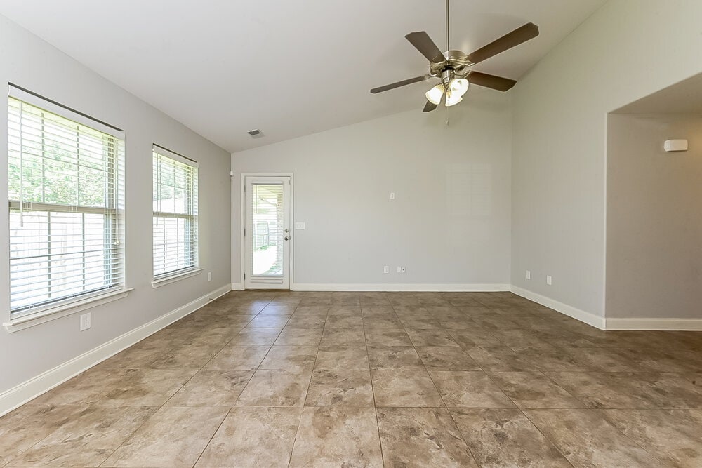 Building Photo - 45 Clover St