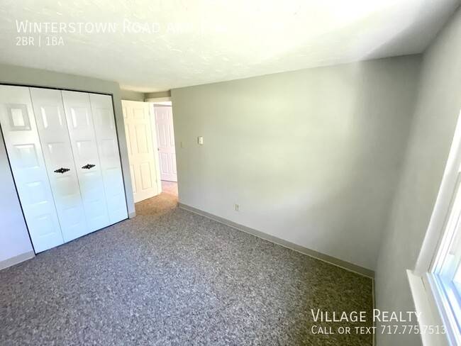 Building Photo - Large 2-Bedroom Townhome in Red Lion! Pati...