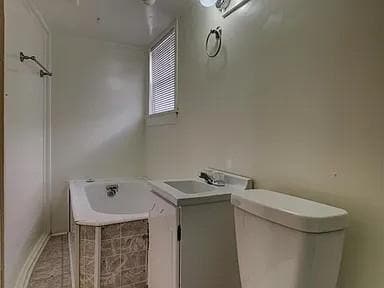 Building Photo - 1112 E 2nd St