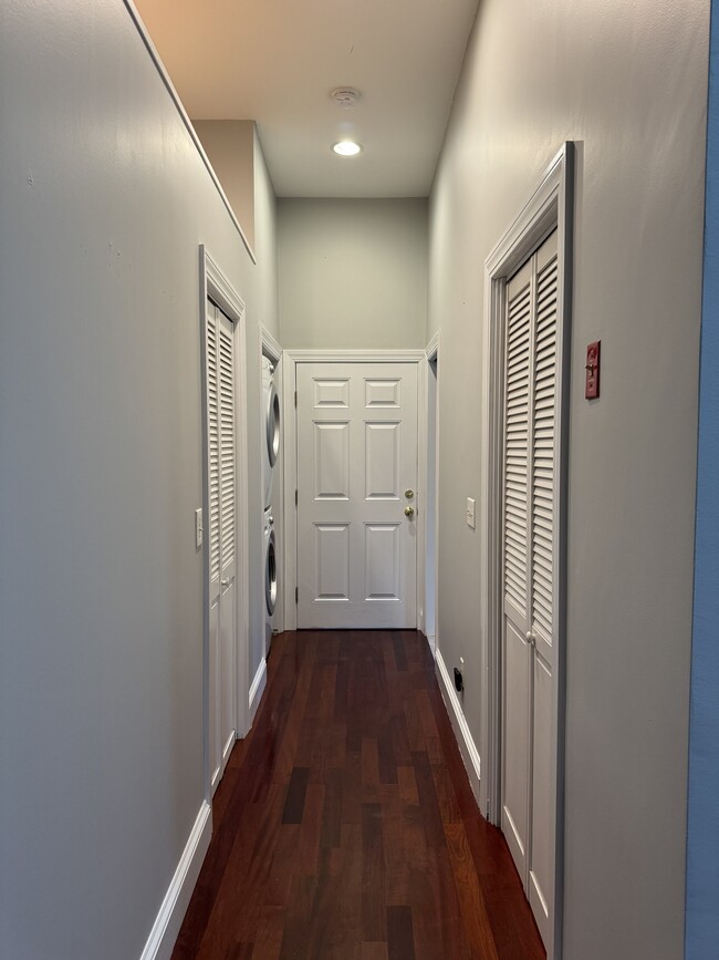 Rear hallway - 422 Broadway