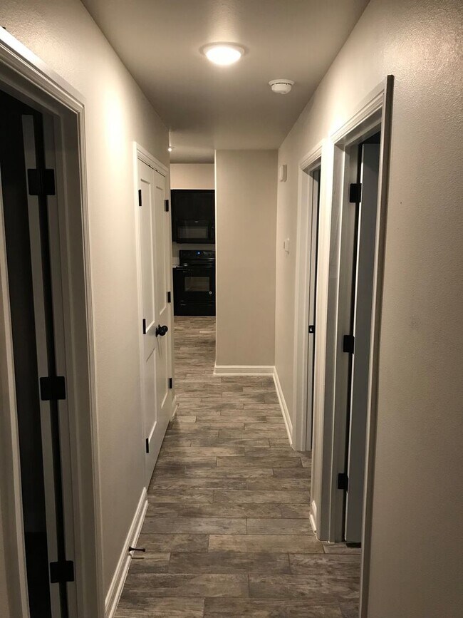 Building Photo - Spacious 3 Bed / 2 Bath Duplex in Trimmier...