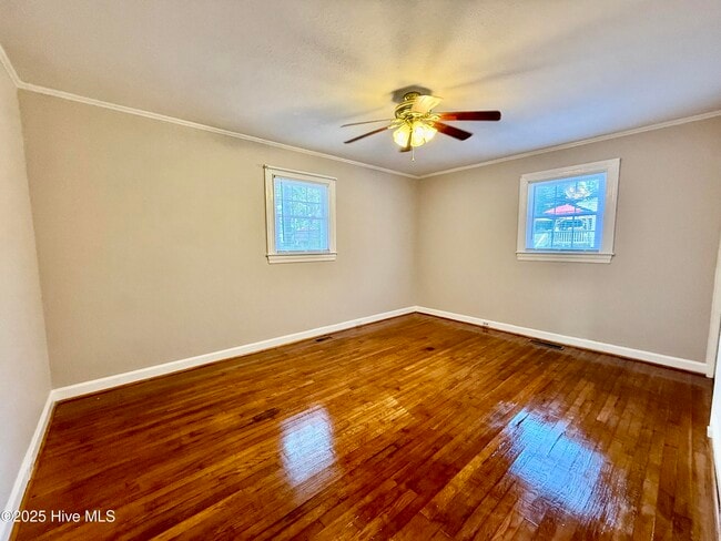 Building Photo - 808 Aspen Ln