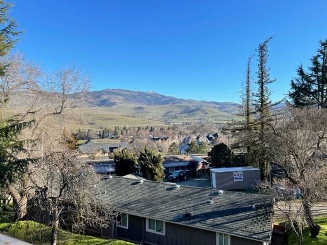 Building Photo - One Bedroom, One Bath Home for Rent in Ash...