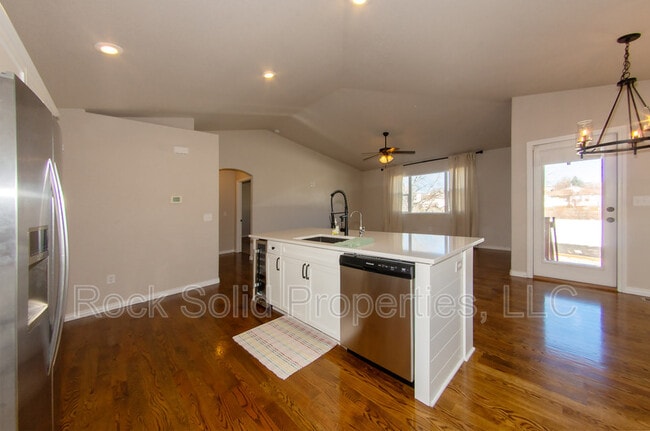 Building Photo - 3618 Woodhaven Dr