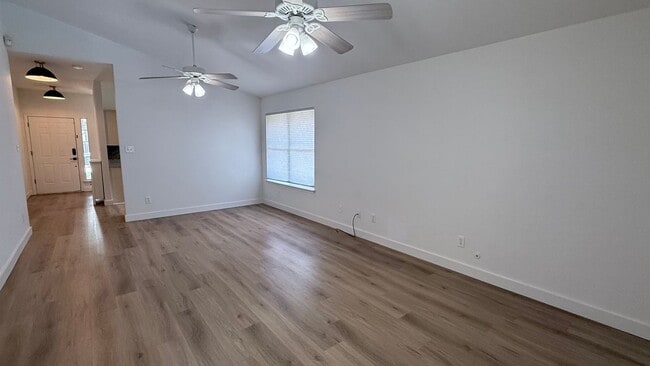 Building Photo - 1207 Darless Dr
