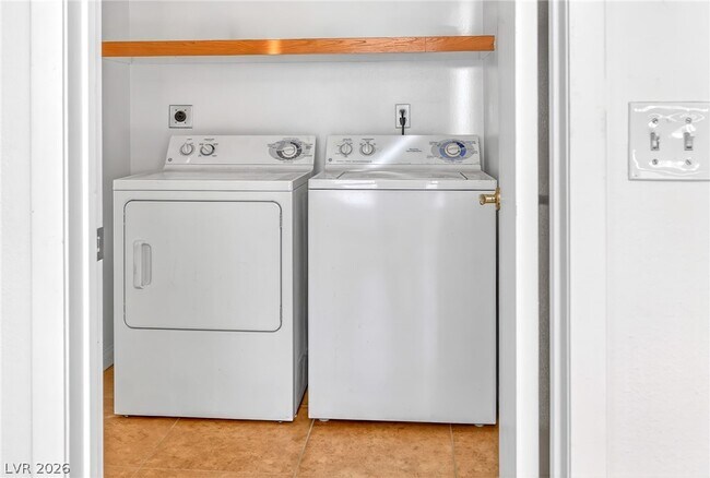 Building Photo - 935 Derringer Ln