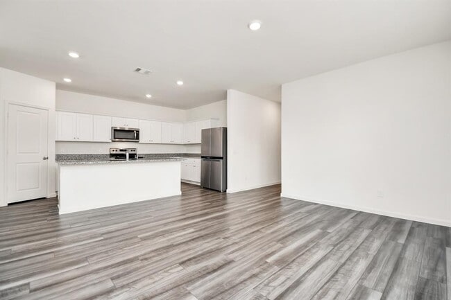 Building Photo - 7807 Royalwood Dr