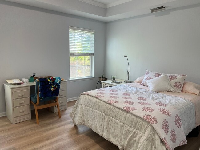 Building Photo - Beautifully Updated 3-Bedroom in Bridgepointe
