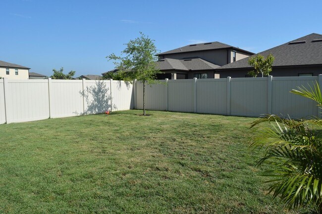 Building Photo - 4060 Dragonfly Dr