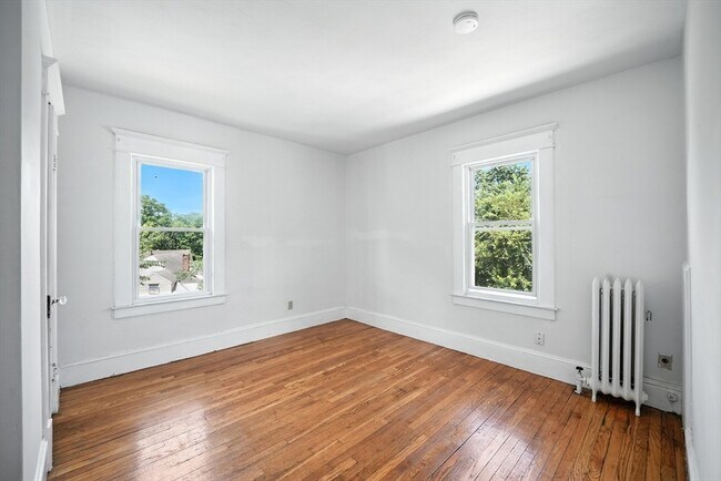 Building Photo - 124-126-126 Woodside Terrace