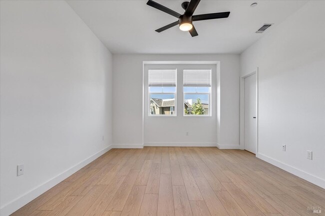 Building Photo - 219 Gambrel Cir