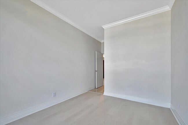 Building Photo - 2200 Sacramento St