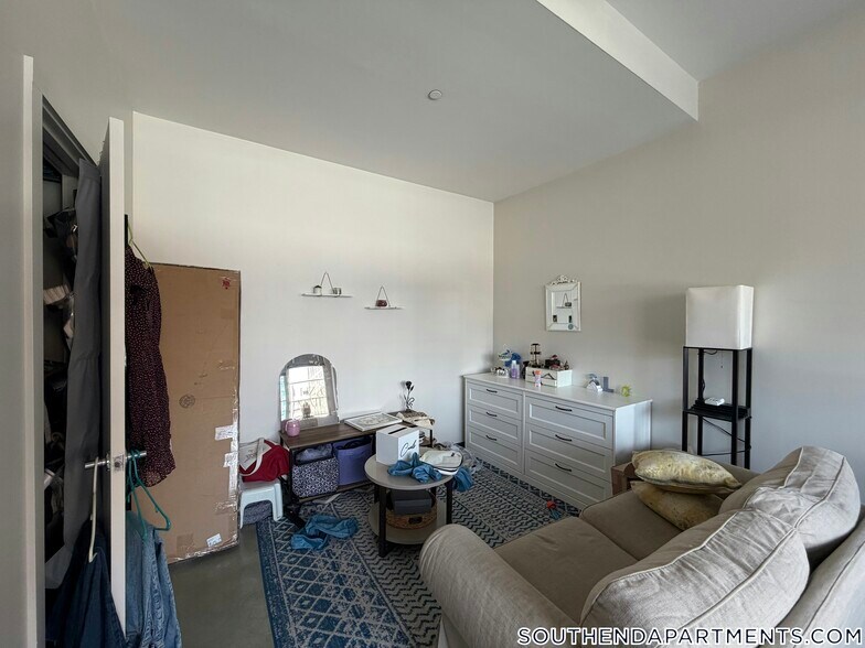 Building Photo - 160 E Berkeley St