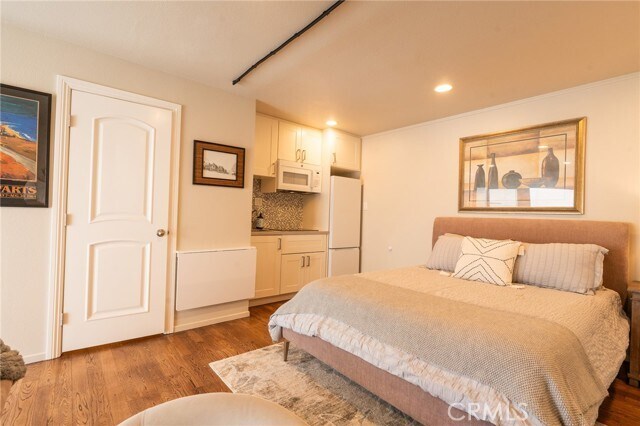 Building Photo - 327 3rd St