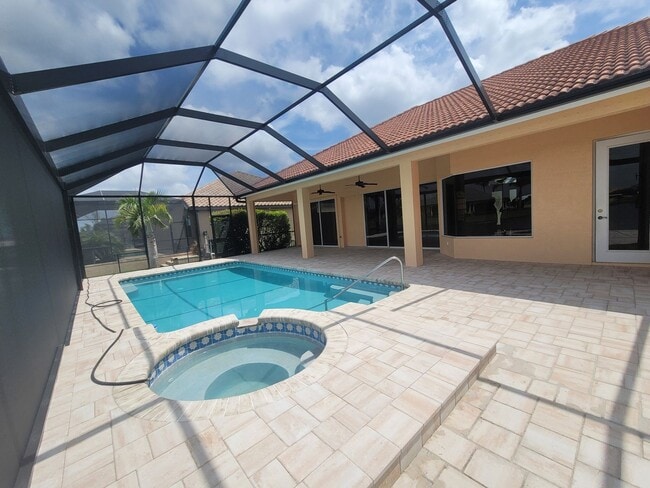 Building Photo - 401 SW 33rd Ave