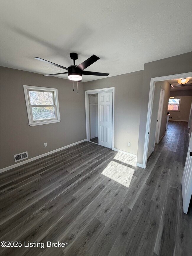 Building Photo - 5414 Bungalow Dr