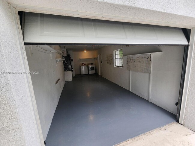 Building Photo - 107 18th Ave S