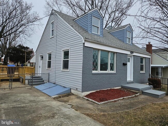 Building Photo - 5416 Radecke Ave