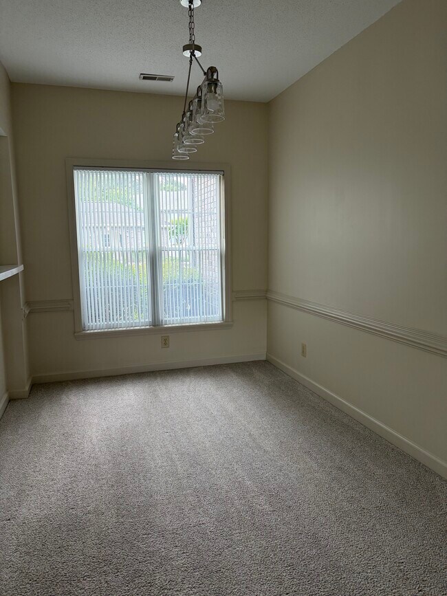 Building Photo - 200 Willow Green Dr