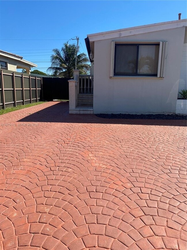 Building Photo - 3181 SW 84th Ct