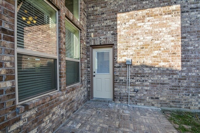 Building Photo - 26814 Harmony Shores Dr