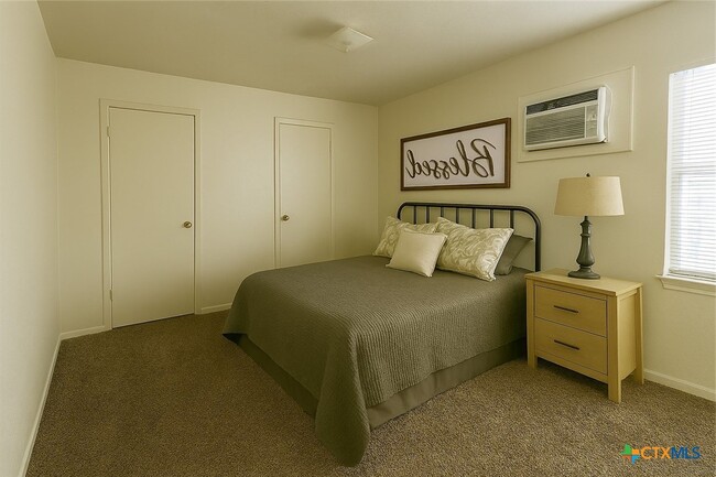 Building Photo - 602 Sunset Ln