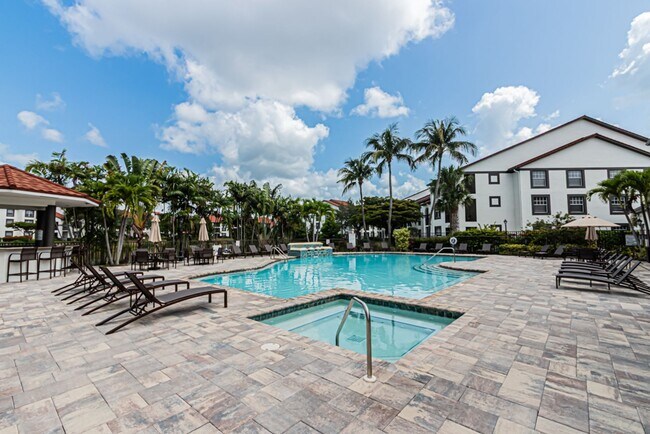 Building Photo - Ground-Level Comfort in North Naples – 2BR Condo in Fairway Preserve at Olde Cypress