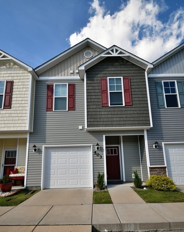 Building Photo - MOVE-IN READY Carolina Forest