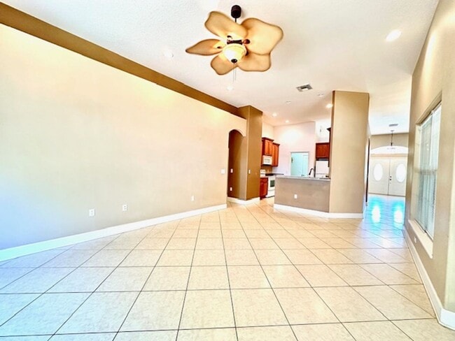 Building Photo - 4 Bedroom / 2 Bath Home in Royal Trails