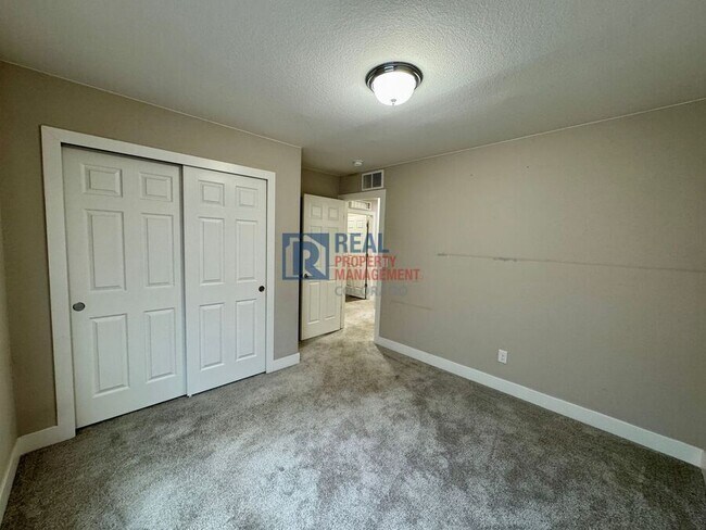 Building Photo - 16015 E Bolling Dr