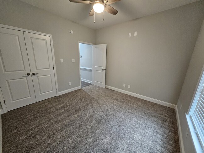 Building Photo - 104 Pioneer Trails Dr