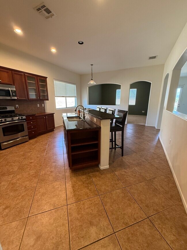 Building Photo - House For Rent