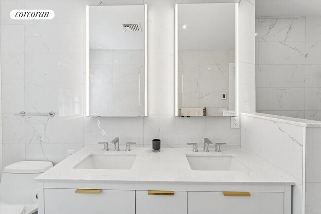 Building Photo - 25 Lamb Ave