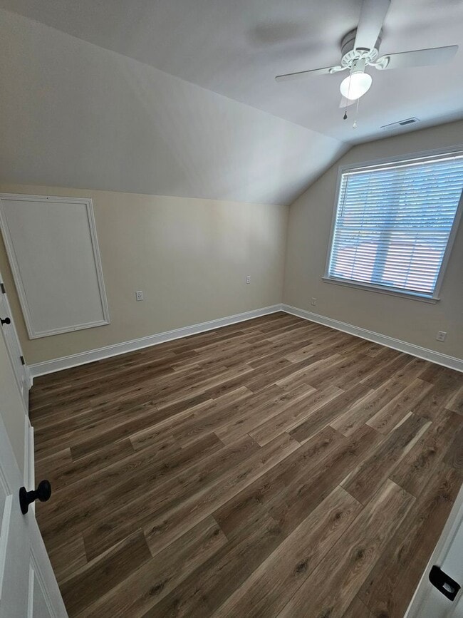 Building Photo - 1009 Rountree Ave SE