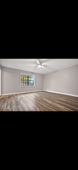 Building Photo - 325 Winding River Dr