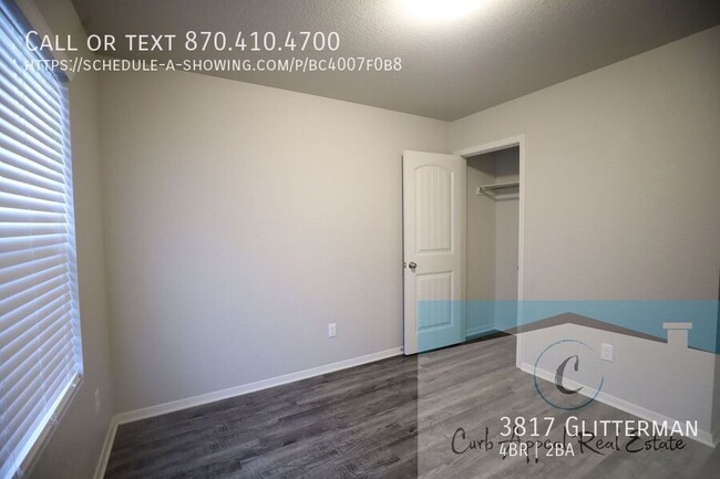 Building Photo - $900 move in special!! Spacious 4 bed, 2 b...