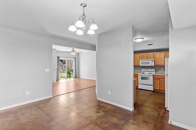 Building Photo - 3BR/2BA ON EAST CAMPUS!