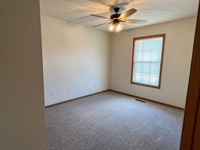 Building Photo - 3 Bedroom 2 Bathroom 2 CAR GARAGE