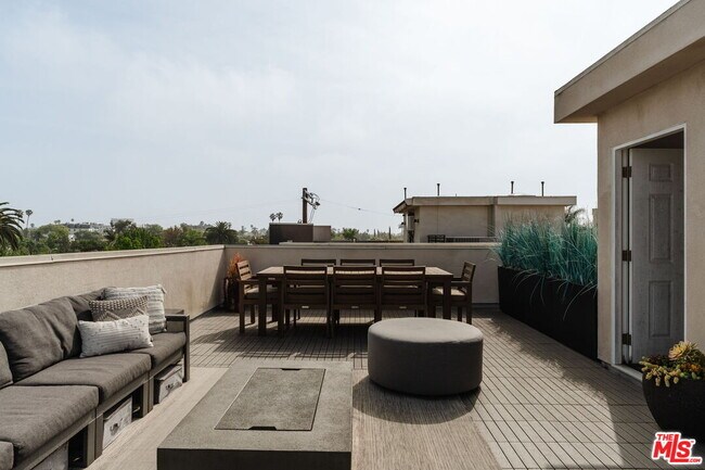 Building Photo - 6072 Pickford St