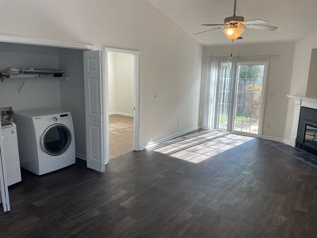 Building Photo - Cozy Two Bedroom Condo Close to Ft. Jackson!